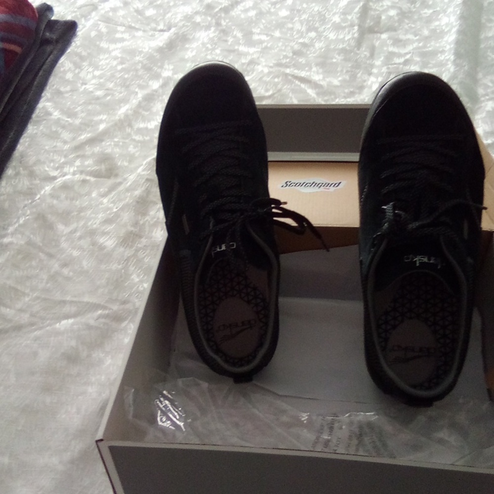 Shoes - Picture 3 of 6